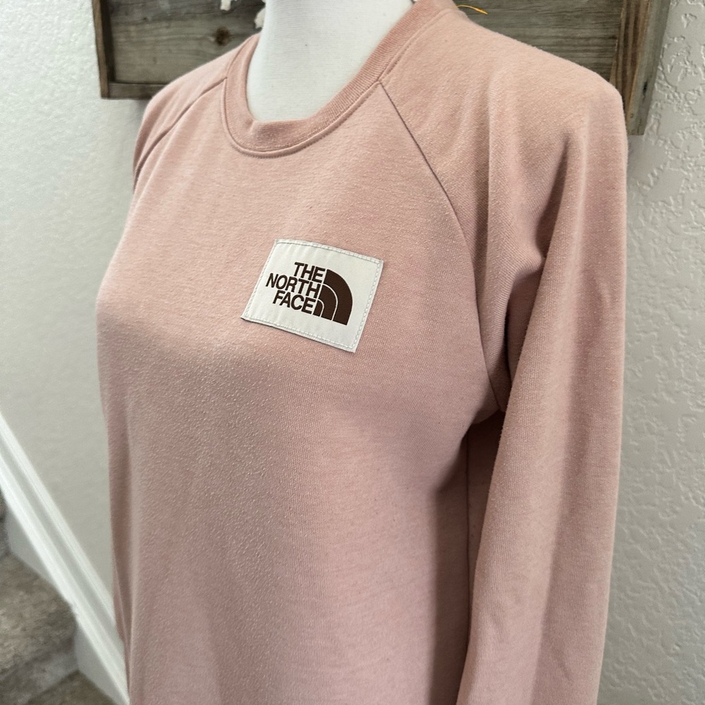 The North Face dusty pink logo patch sweatshirt ladies size Small - Picture 2 of 9